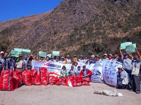 Cleaning of alternative routes to the Inca Trail