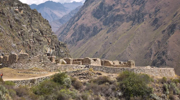 Willkarakay viewpoint at inca trail Willkaraqay ruins at Inca Trail